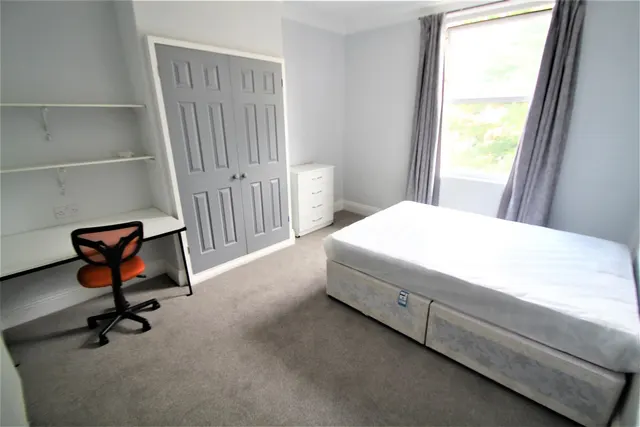 Ebberston Terrace, Hyde Park, LS6, photo 3