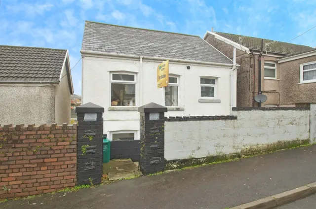 Birchgrove Street, Porth, CF39, photo 2