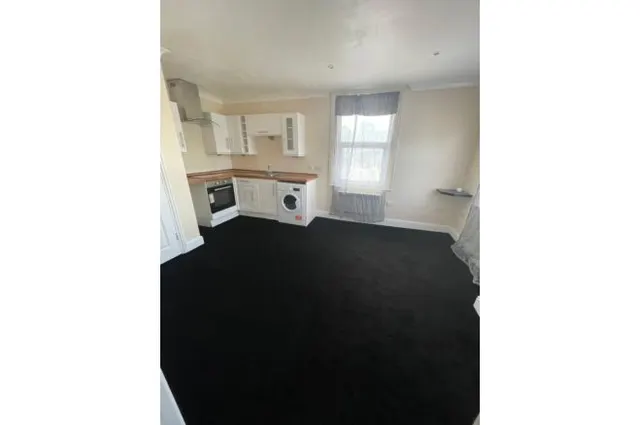 Blunt Road, South Croydon, CR2, photo 1