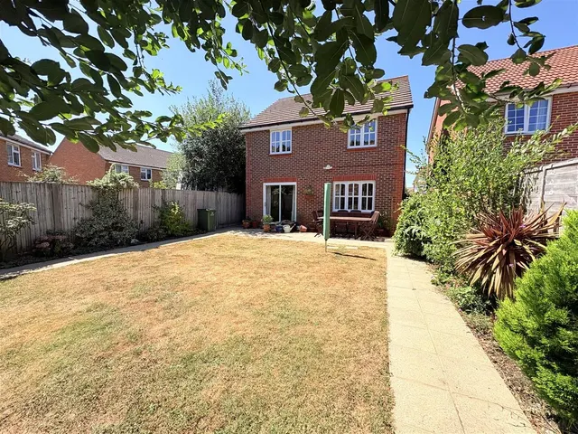 Photo 2 — Swanton Close, Stubbington, Fareham