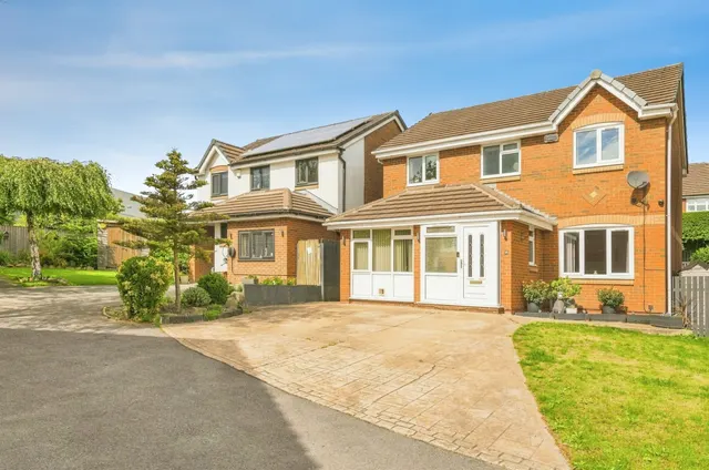 Grantley Place, Bradley, HD2, photo 1