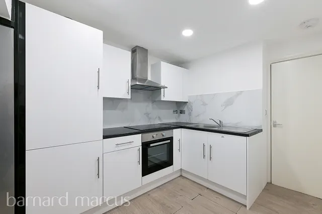 St. Johns Road, ISLEWORTH, photo 1