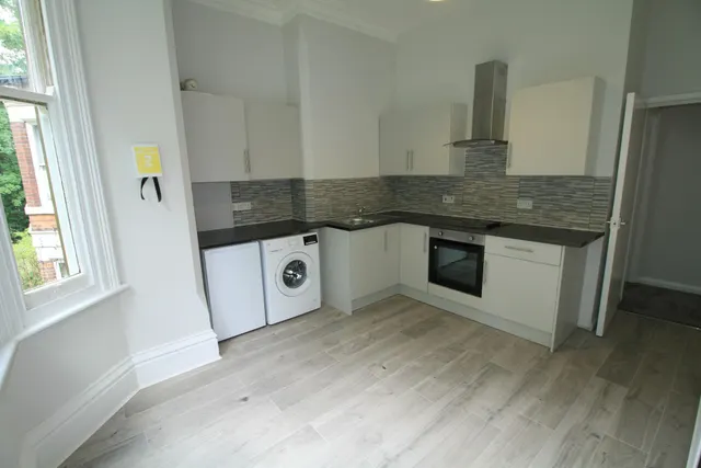 Waterloo Crescent, Nottingham, NG7, photo 2