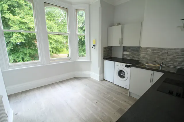 Waterloo Crescent, Nottingham, NG7, photo 1