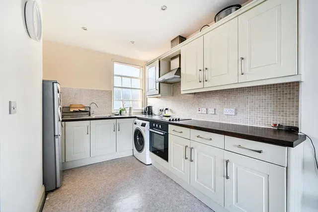 High Street, Wargrave, RG10, photo 3