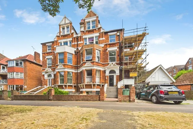 Earls Avenue, Folkestone, photo 1