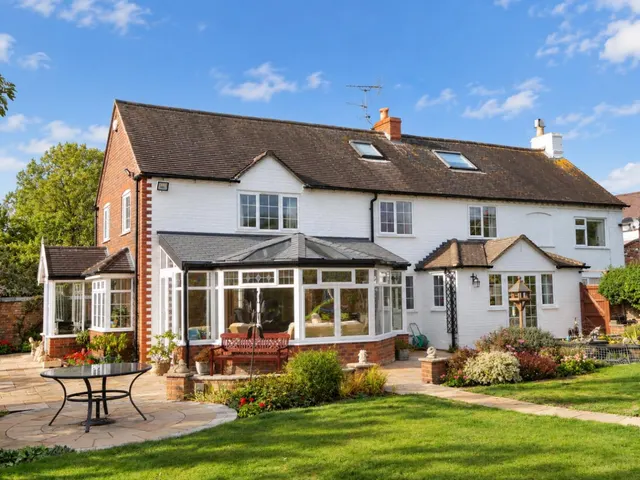 Middle Street, Eastington, GL10, photo 1