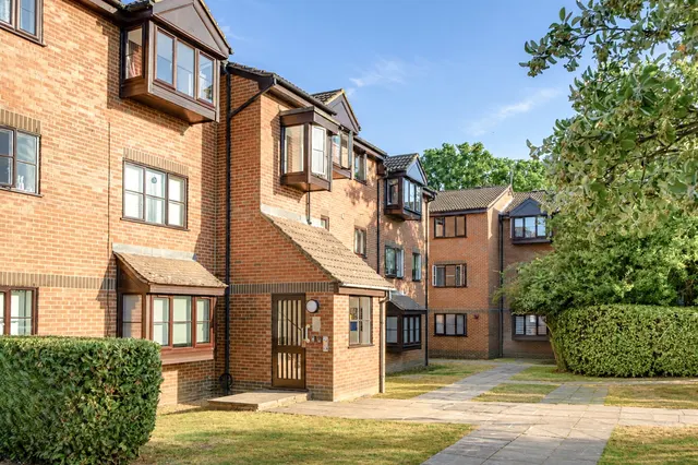 Gladbeck Way, Enfield, photo 1