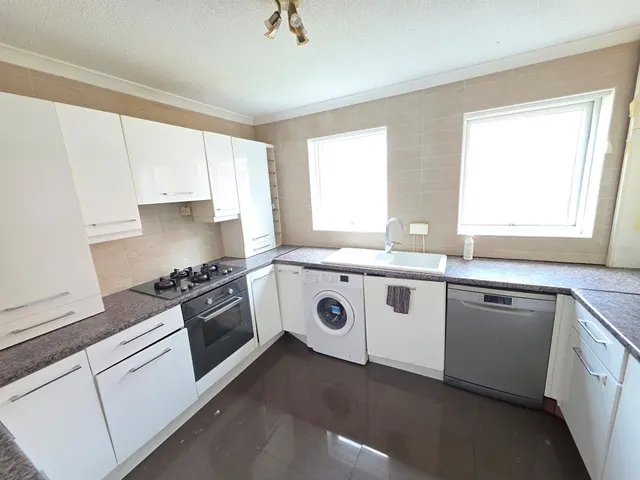 Frome Close, Aylesbury, HP21, photo 3