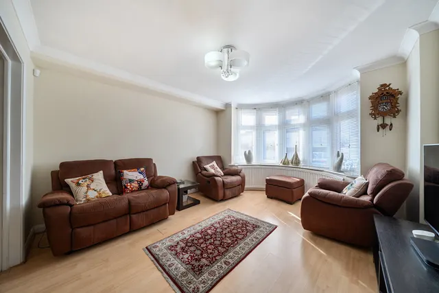 Norwich Road, Northwood, HA6, photo 2