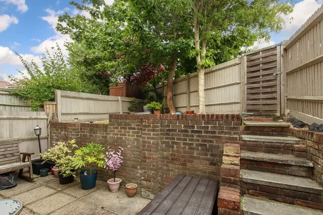 Grove Gardens, Tring, HP23, photo 3