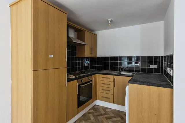 Photo 2 — Flat 2 Grove Road, Wakefield, West Yorkshire, WF1