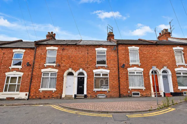 Queens Road, Northampton, NN1 3LP, photo 1