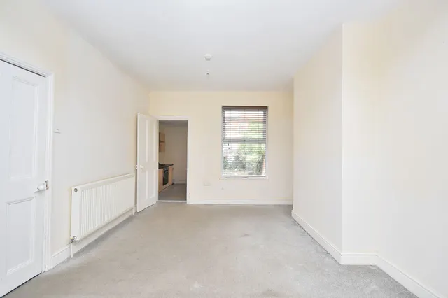 Photo 3 — Queens Road, Northampton, NN1 3LP