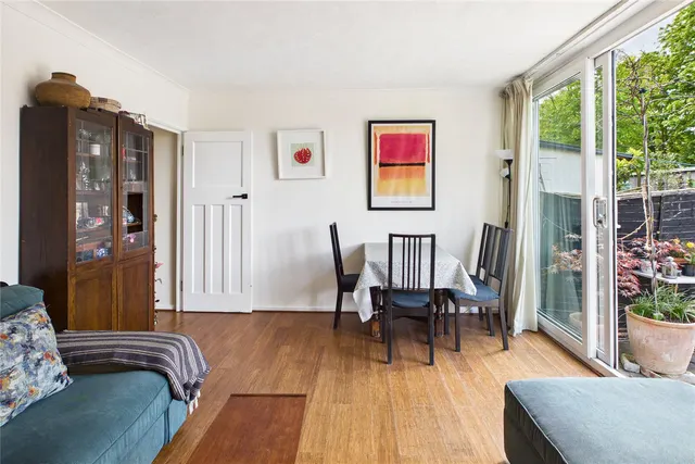 Ewen Crescent, London, SW2, photo 1
