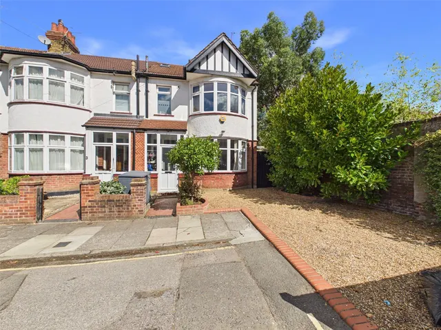 Larches Avenue, London, SW14, photo 1