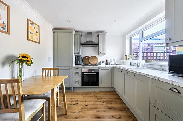 Kings Road, Farncombe, GU7, photo 3