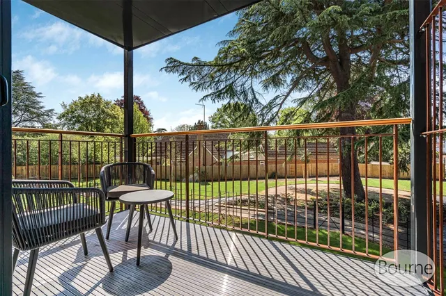 Shores Road, Horsell, GU21, photo 1
