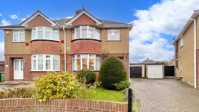 Stanwell Gardens, Stanwell, TW19, photo 1