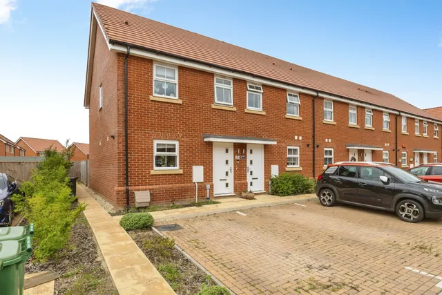 Halifax Close, Attleborough, photo 1