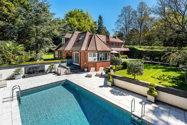 The Warren, Ashtead, KT21, photo 1