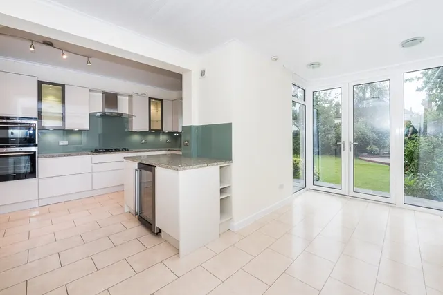 Photo 3 — Stonehill Road, East Sheen SW14
