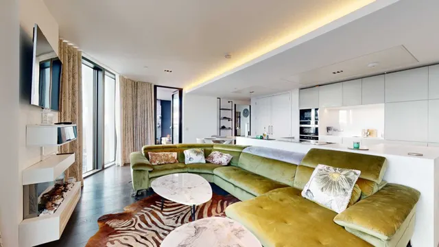 3 bedroom flat — Marsh Wall, Canary Wharf, E14 9TW