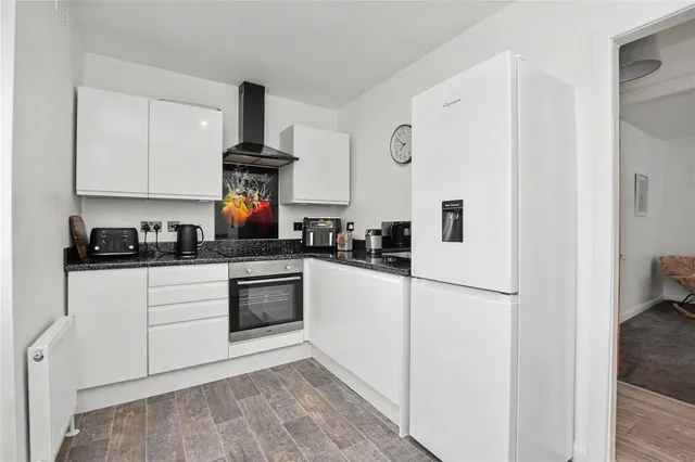 Glenroyd Close, Pudsey, LS28, photo 3