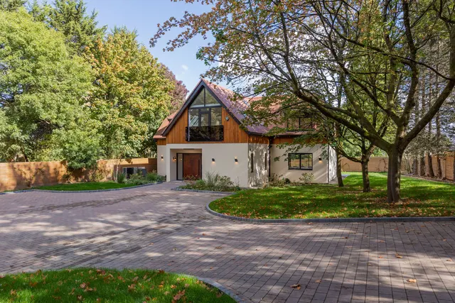 Astilbe Mansion, Brockley Hill, HA7, photo 2