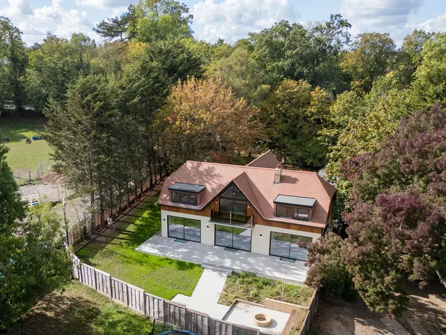 Astilbe Mansion, Brockley Hill, HA7, photo 1