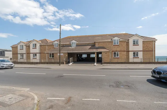 Brighton Road, Lancing, BN15, photo 1