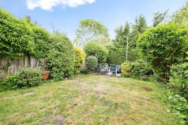 Photo 3 — Ingleglen, Hornchurch, RM11