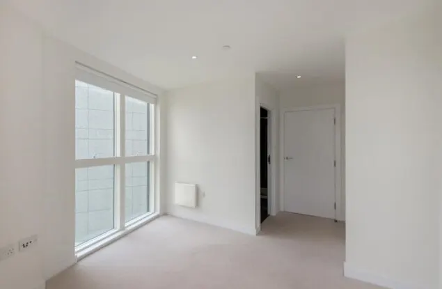 Pump House Crescent, Brentford, TW8, photo 2