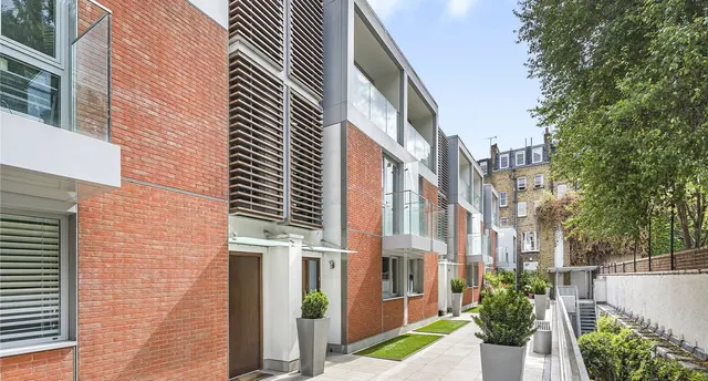 Photo 2 — Crabtree Place Fitzrovia ,W1T
