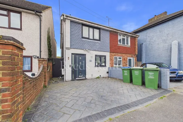Iron Mill Lane, Crayford, DA1, photo 1