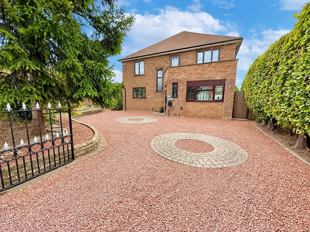 Downs Road, Dunstable LU5 4DE, photo 1