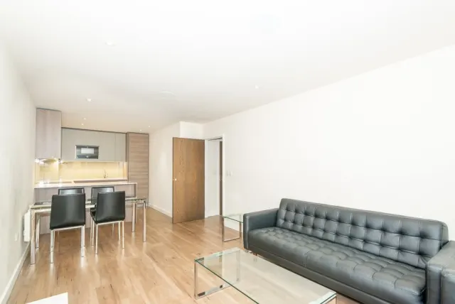 Aerodrome Road, Beaufort Park, NW9, photo 3