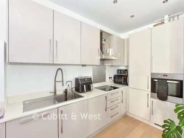Queens Road, East Grinstead, RH19, photo 2