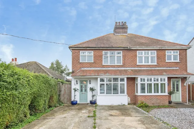 Thorpe Road, Kirby Cross, CO13, photo 1
