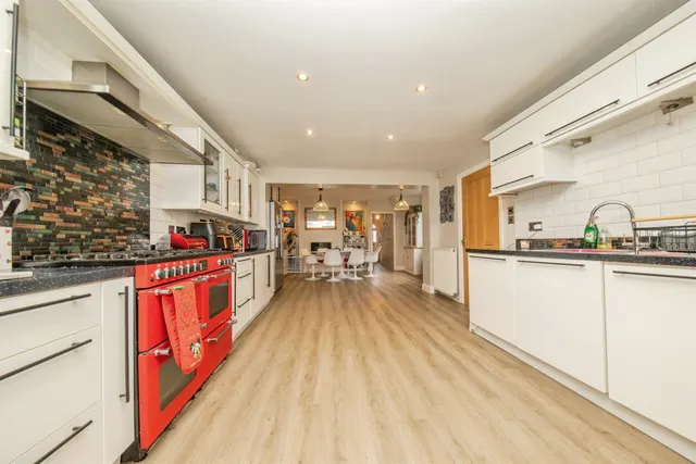 Thorpe Road, Kirby Cross, CO13, photo 3