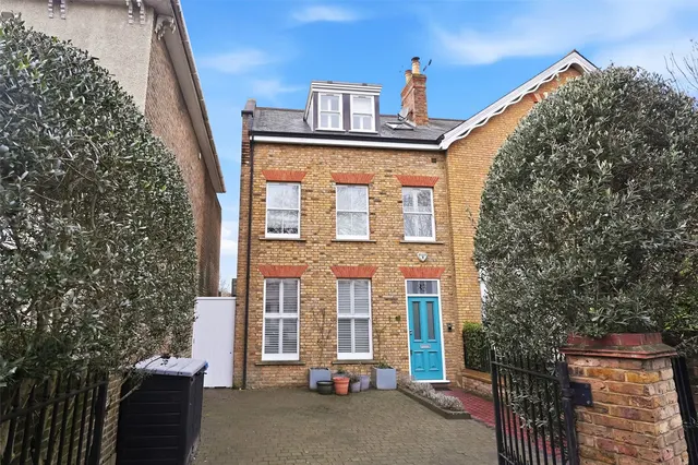 Whitton Road, Twickenham, TW1 1BT, photo 1