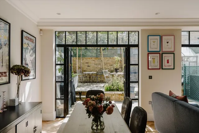 Boyne Terrace Mews, Holland Park, W11, photo 2