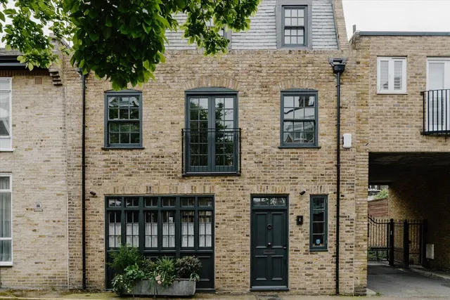 Boyne Terrace Mews, Holland Park, W11, photo 1