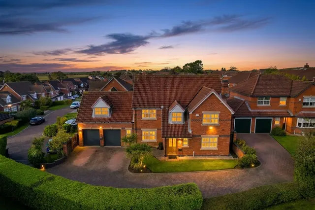 5 bedroom house, Hill Rise, View, L39