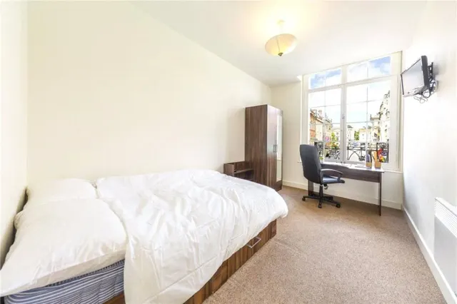 Princess Victoria Street, Clifton, BS8, photo 2