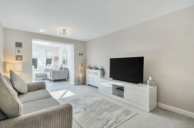 Dumas Drive, Whiteley, PO15, photo 2