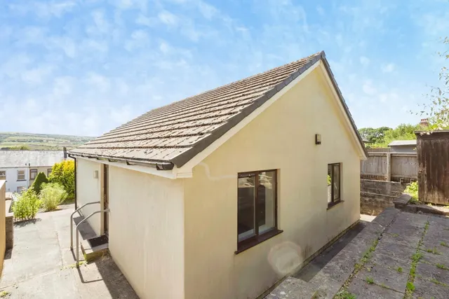Heol Bancyroffis, Pontyates, SA15, photo 2