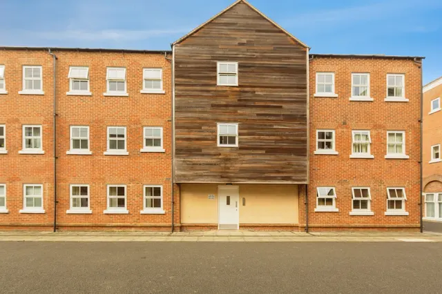 Pine Street, Aylesbury, HP19, photo 1