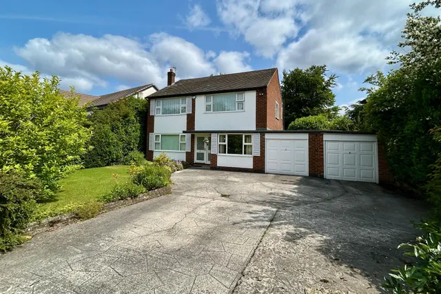 Daylesford Crescent, Cheadle, photo 1