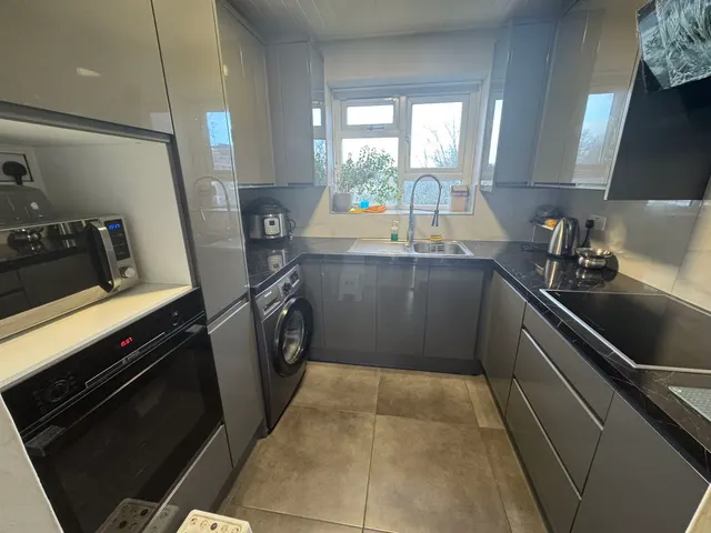 Old Ruislip Road, Northolt, UB5, photo 2
